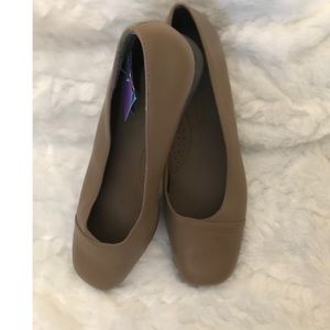 Hush Puppies Tan Ballet Style Leather Flats NWT 11M